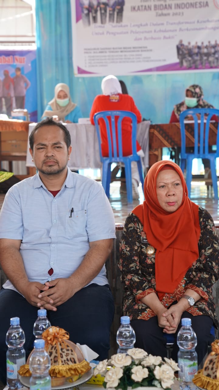 Wakil Wali Kota Palu Reny A Lamadjido saat menghadiri kegiatan bakti sosial Ikatan Bidan Indonesia. Foto: istimewa