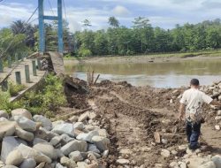 Diduga Akibat Proyek Bronjong BPBD Sulteng, Jembatan Gantung Desa Potugu Rusak Berat