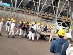 Korban Ledakan Tungku Smelter PT ITSS Dimuat Pakai Mobil Pick Up, Petugas Medis dan Damkar Lambat ?