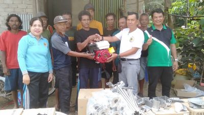 Pemkab Serahkan Bantuan Katinting ke Nelayan, Wakil Ketua DPRD Morut: Semoga Dapat Membantu Warga