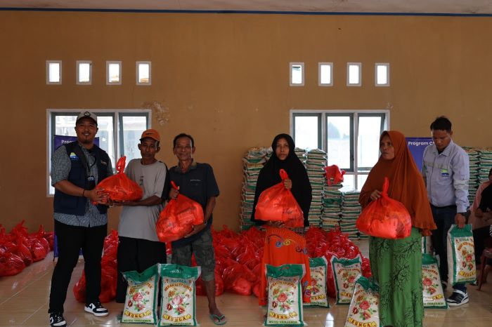 IHIP Bagi Ratusan Paket Sembako untuk Janda, Lansia, dan Anak Yatim di Desa Lingkar Industri