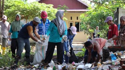 Huabao Gelar Aksi Bersih-Bersih di Desa Tondo Bersama Pemerintah dan Masyarakat