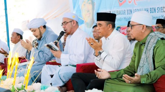 Anwar-Reny Hadiri Haul Habib Abubakar di Donggulu, Sampaikan Pesan Kebersamaan