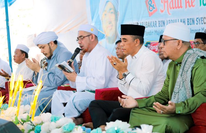 Anwar-Reny Hadiri Haul Habib Abubakar di Donggulu, Sampaikan Pesan Kebersamaan